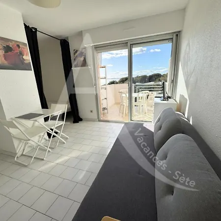 Apartment Avec Balcon Et Parking A 2 Pas Des Plages *