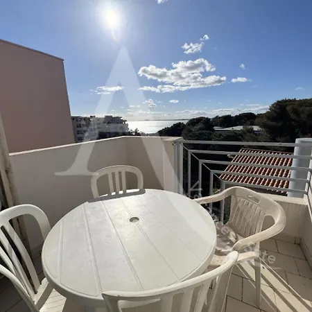 Avec Balcon Et Parking A 2 Pas Des Plages Sete