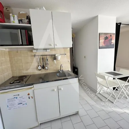 Avec Balcon Et Parking A 2 Pas Des Plages