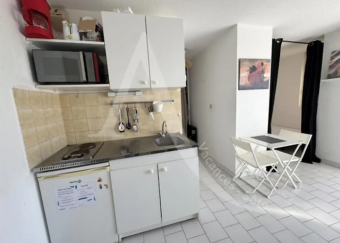 Avec Balcon Et Parking A 2 Pas Des Plages